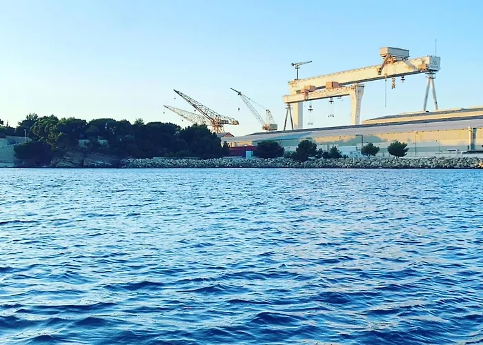 7 Rue Des Poilus * La Ciotat